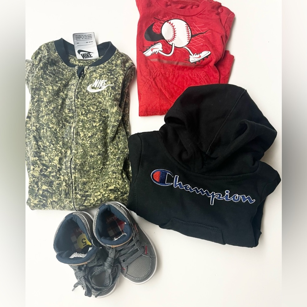 Baby Clothes Lot of 4 Nike, Champion, & Levi’s Brand 6-9 Mo & Size‎ 5 Shoes